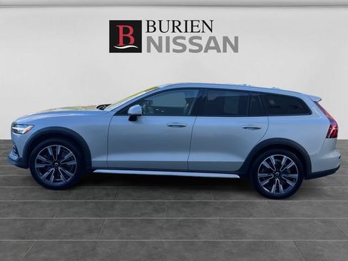 Used 2020 Volvo V60 T5 Cross Country AWD/4WD image 2