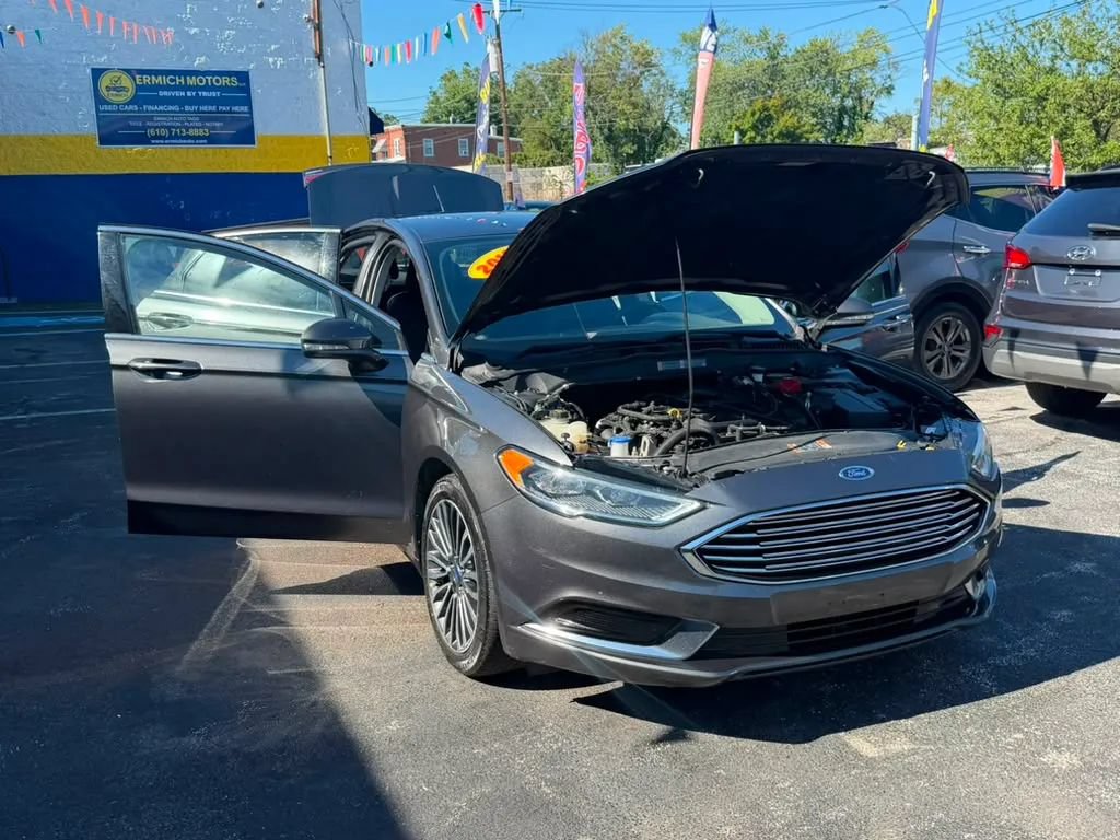 Used 2018 Ford Fusion SE w/ Fusion SE Technology Package FWD image 15
