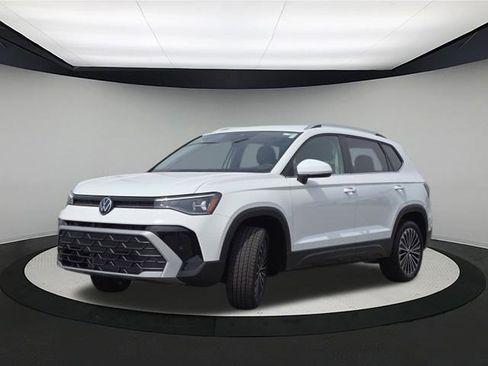 New 2026 Volkswagen Taos SE FWD image 3