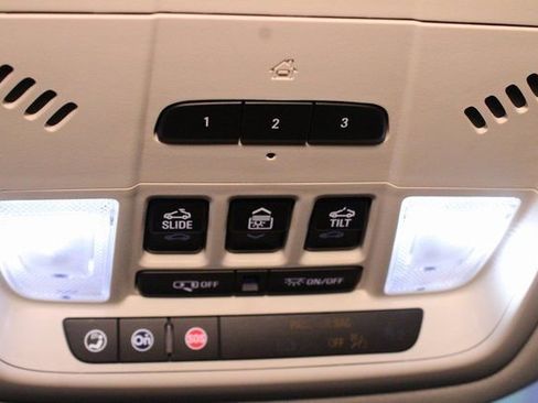 Used 2022 Buick Enclave Essence image 28