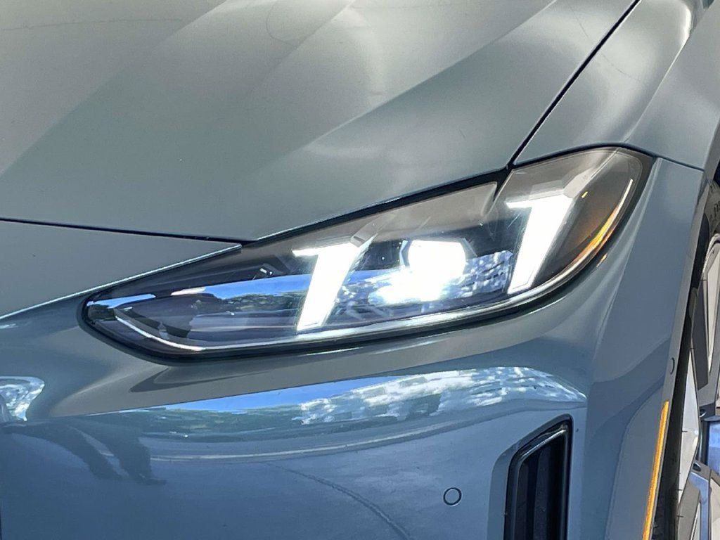 Used 2025 BMW i4 xDrive40i w/ Premium Package AWD/4WD image 10