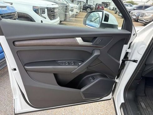Used 2025 Audi Q5 e Premium AWD/4WD image 25