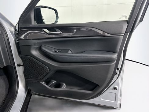 Used 2023 Jeep Grand Cherokee Altitude image 35