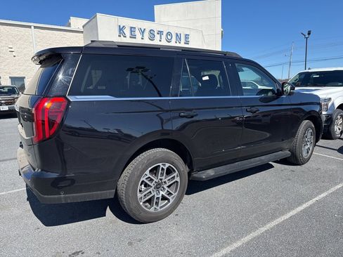 Used 2025 Ford Expedition Active image 4