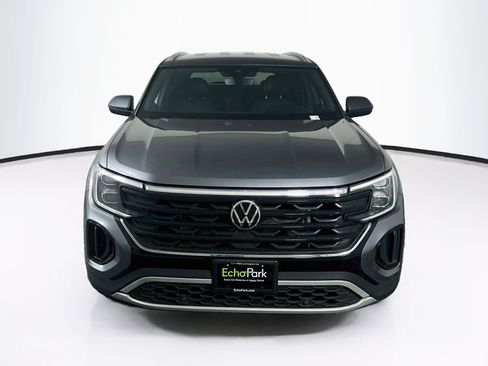 Used 2024 Volkswagen Atlas Cross Sport SE FWD image 2