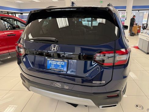 New 2025 Honda Pilot Touring image 4