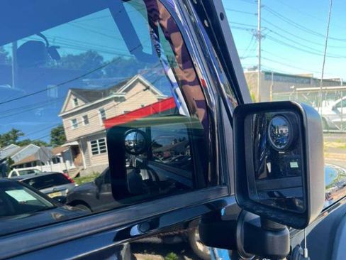 Used 2015 Jeep Wrangler Unlimited Rubicon AWD/4WD image 3