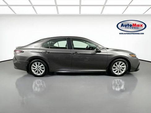Used 2023 Toyota Camry SE FWD image 9