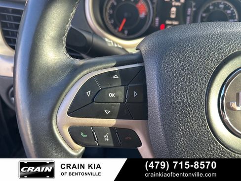 Used 2018 Jeep Cherokee Latitude w/ Altitude Package image 23