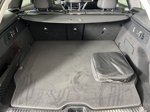 Used 2025 Mercedes-Benz GLC 350e 4MATIC image 24