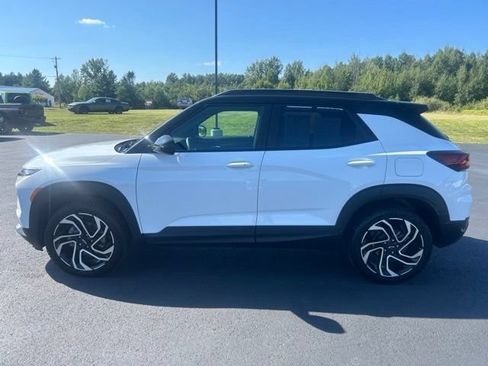 Used 2024 Chevrolet TrailBlazer RS w/ Convenience Package AWD/4WD image 2
