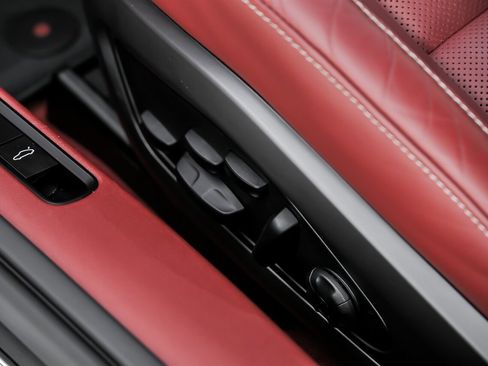 Used 2024 Porsche 911 Carrera S image 25