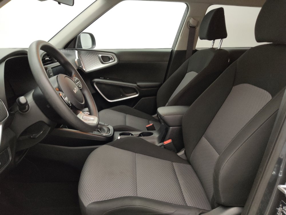 Used 2024 Kia Soul LX w/ Option Group 015 FWD image 17