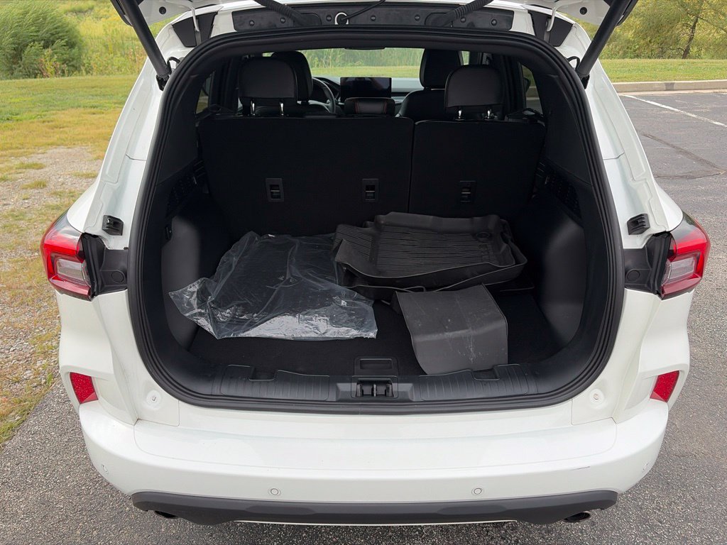 Certified 2024 Ford Escape ST-Line w/ Tech Pack #1 AWD/4WD image 6