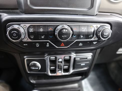 Used 2022 Jeep Wrangler Unlimited Sport image 25