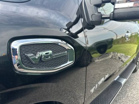 Used 2017 Nissan Titan SL w/ Chrome Package AWD/4WD image 3
