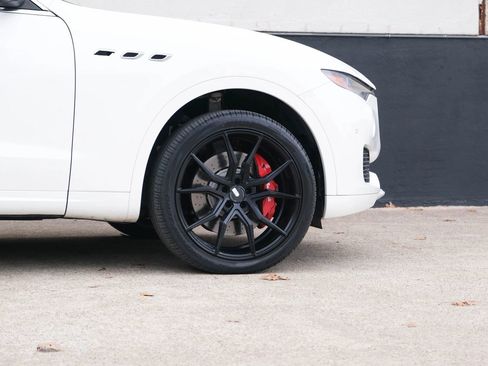 Used 2017 Maserati Levante S AWD/4WD image 13