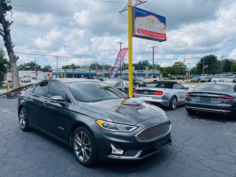Used 2019 Ford Fusion Titanium FWD image 4