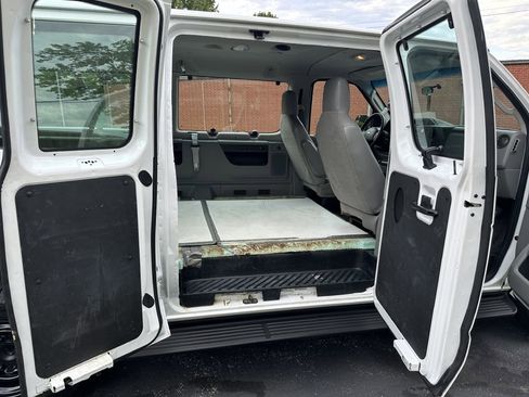Used 2010 Ford E-350 and Econoline 350 Extended Wagon Super Duty image 30