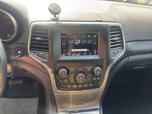 Used 2021 Jeep Grand Cherokee Laredo image 11