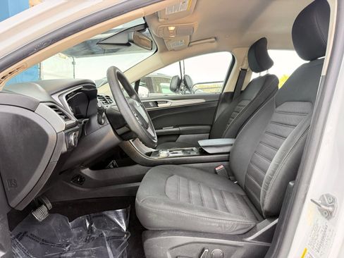 Used 2019 Ford Fusion SE FWD image 11