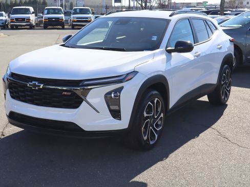 Certified 2024 Chevrolet Trax RS w/ Driver Confidence Package image 5