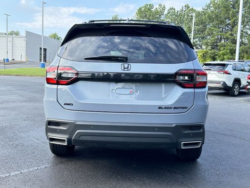 Used 2025 Honda Pilot Black Edition image 13