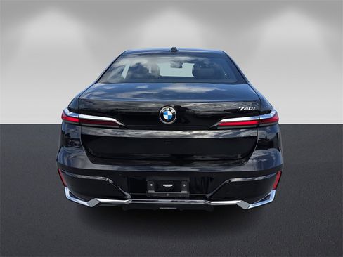 Certified 2023 BMW 740i image 5