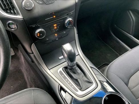 Used 2016 Ford Edge SE image 17