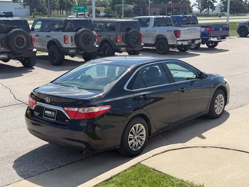 Used 2015 Toyota Camry LE FWD image 6