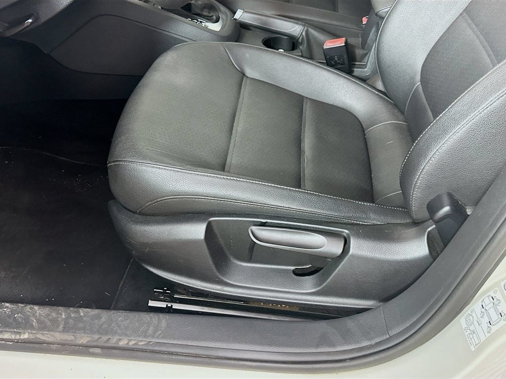 Used 2011 Volkswagen Jetta SE FWD image 21