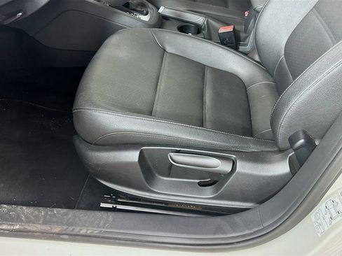 Used 2011 Volkswagen Jetta SE FWD image 21