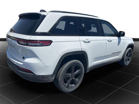 Used 2024 Jeep Grand Cherokee Altitude AWD/4WD image 5