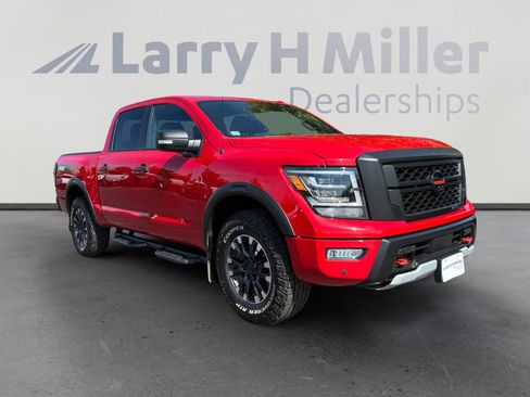 Used 2021 Nissan Titan PRO-4X w/ Pro-4x Convenience Package AWD/4WD image 7