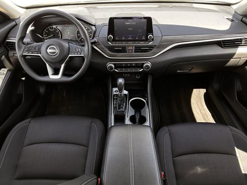 Used 2024 Nissan Altima 2.5 SV FWD image 12