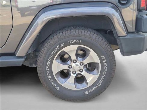 Used 2016 Jeep Wrangler Sahara w/ Connectivity Group AWD/4WD image 13