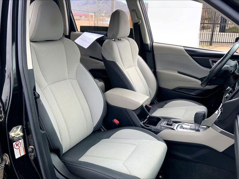 Used 2020 Subaru Forester Premium image 8