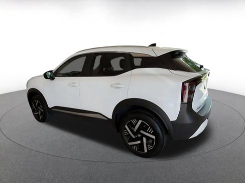 Used 2026 Nissan Kicks SV w/ Cold Weather Package FWD image 8