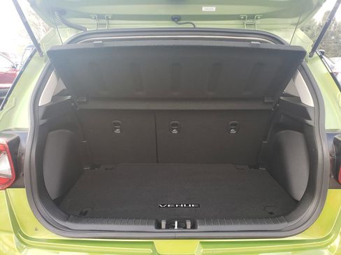 Used 2024 Hyundai Venue SEL FWD image 5