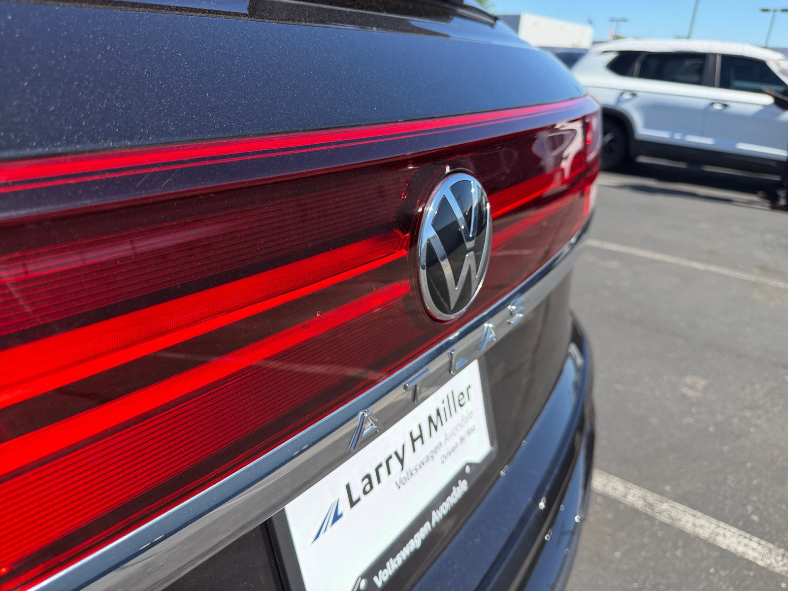 Certified 2024 Volkswagen Atlas Cross Sport SE FWD image 23