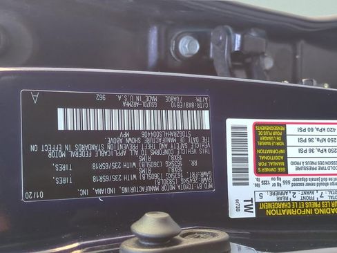 Used 2020 Toyota Highlander XLE FWD image 25