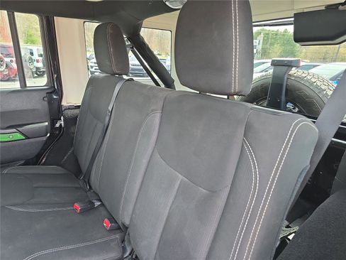 Used 2018 Jeep Wrangler Unlimited Sahara w/ Connectivity Group image 14