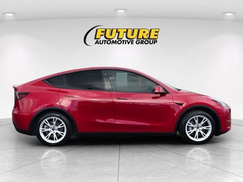 Used 2022 Tesla Model Y Long Range AWD/4WD image 3