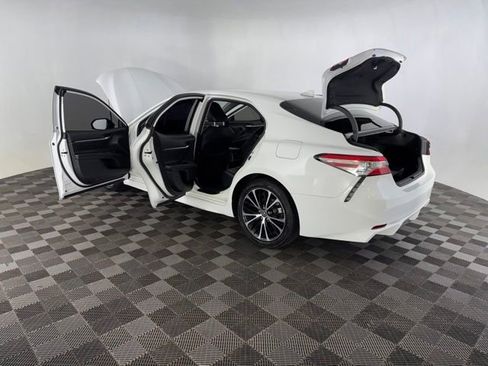 Used 2020 Toyota Camry SE FWD image 14