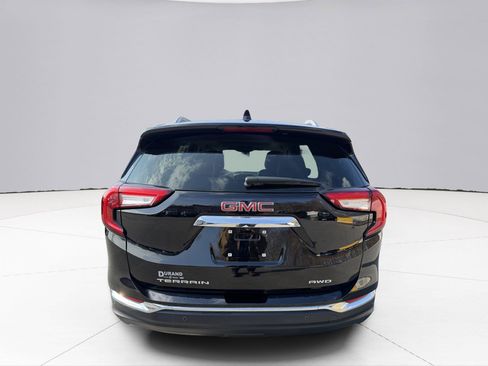 Used 2024 GMC Terrain SLT w/ Infotainment Package II image 14