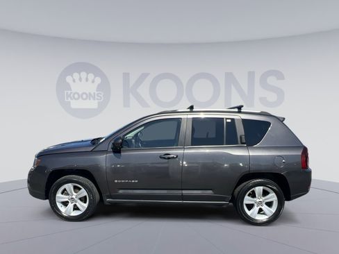 Used 2017 Jeep Compass Latitude image 2