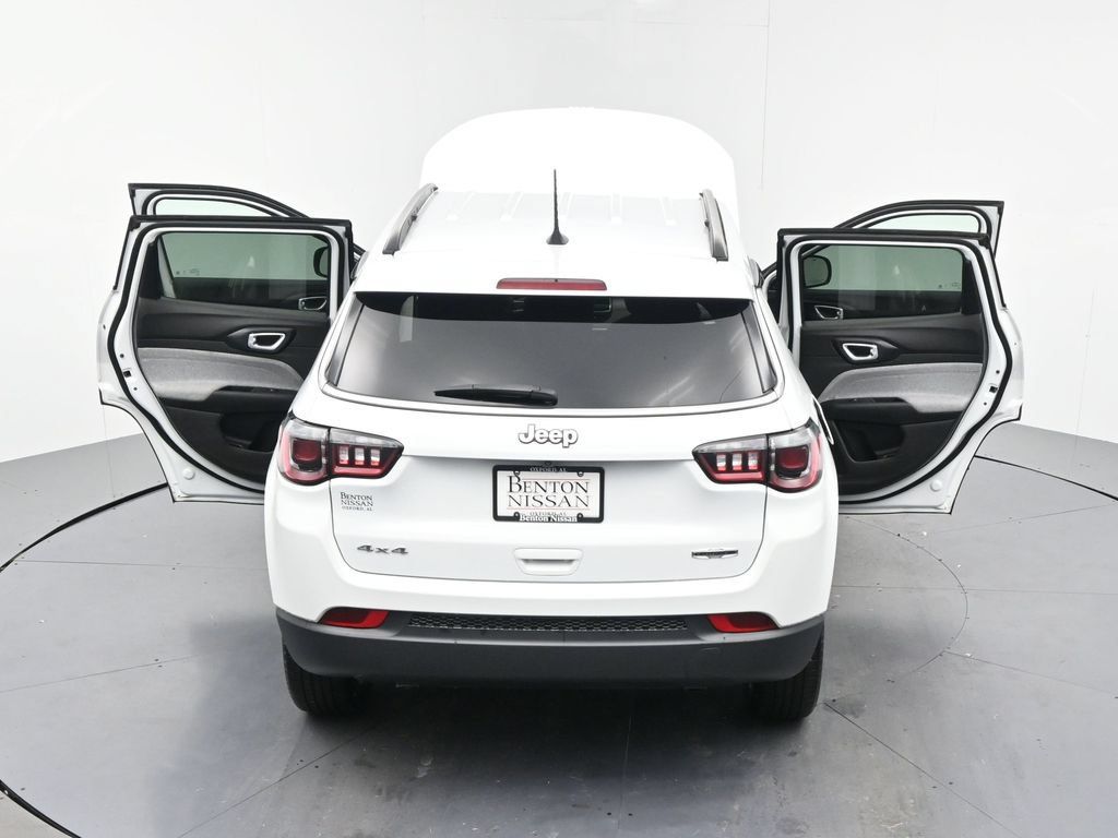 Used 2024 Jeep Compass Latitude AWD/4WD image 25