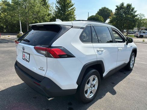 Used 2021 Toyota RAV4 LE AWD/4WD image 10