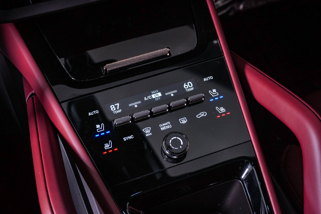 Certified 2025 Porsche Cayenne Turbo AWD/4WD image 25