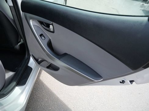 Used 2015 Hyundai Elantra SE FWD image 24